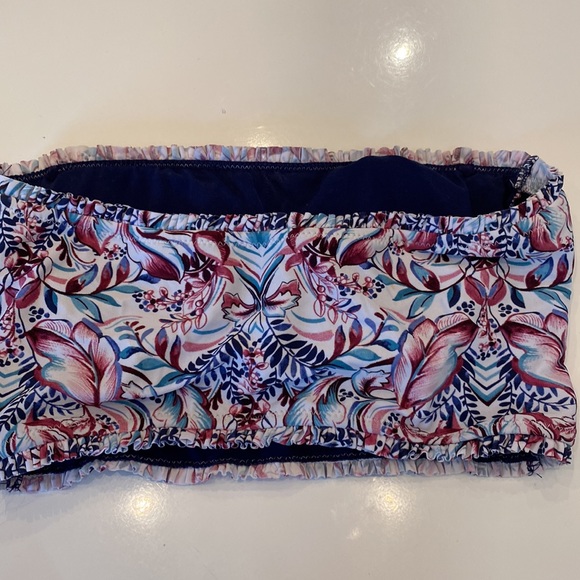 Floral bathing suit. - Picture 5 of 6